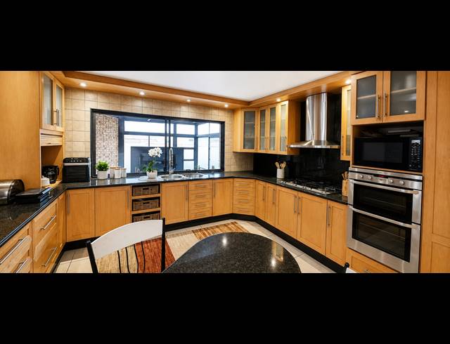 6 BEDROOM HOUSE FOR SALE IN SUNWARD PARK